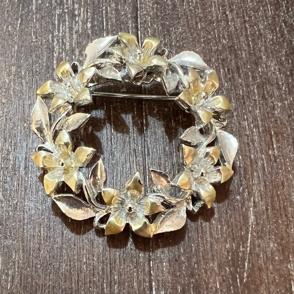 Elegant Silver Floral Wreath Brooch J.J. Vintage.